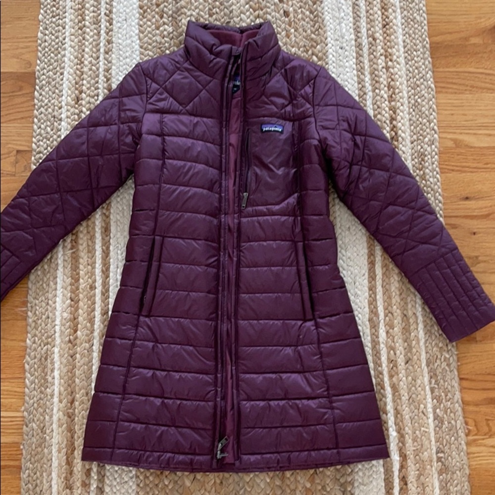 Patagonia radalie jacket. Burgundy color. Xs.